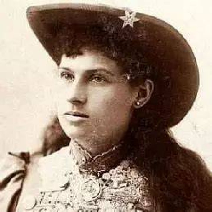 Annie Oakley Net Worth