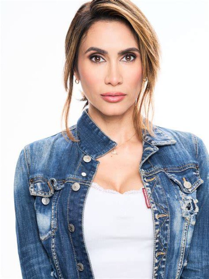 Cristina Valenzuela Net Worth