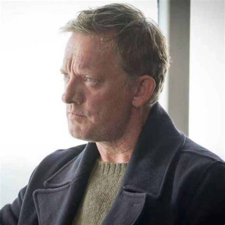Douglas Henshall Net Worth