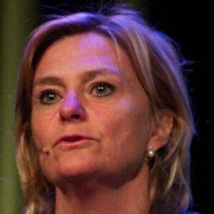 Eva Hamilton Net Worth
