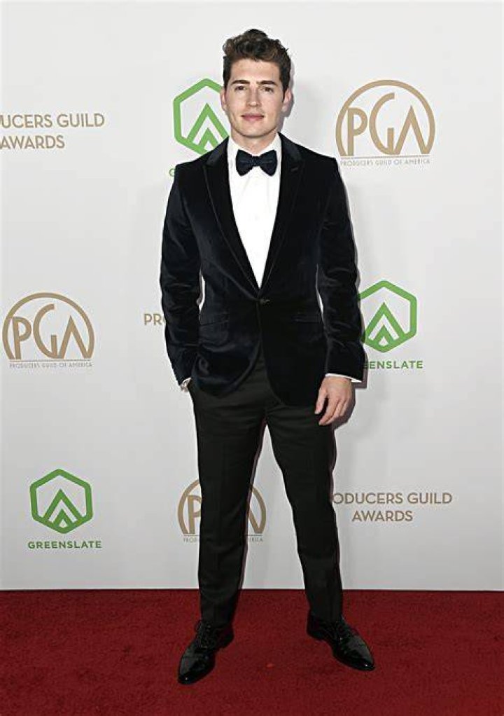 Gregg Sulkin Net Worth