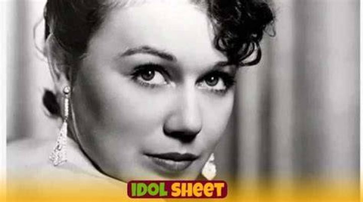 Holly McIntire Net Worth