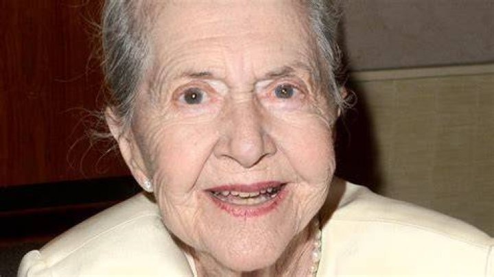 Joanne Linville Net Worth