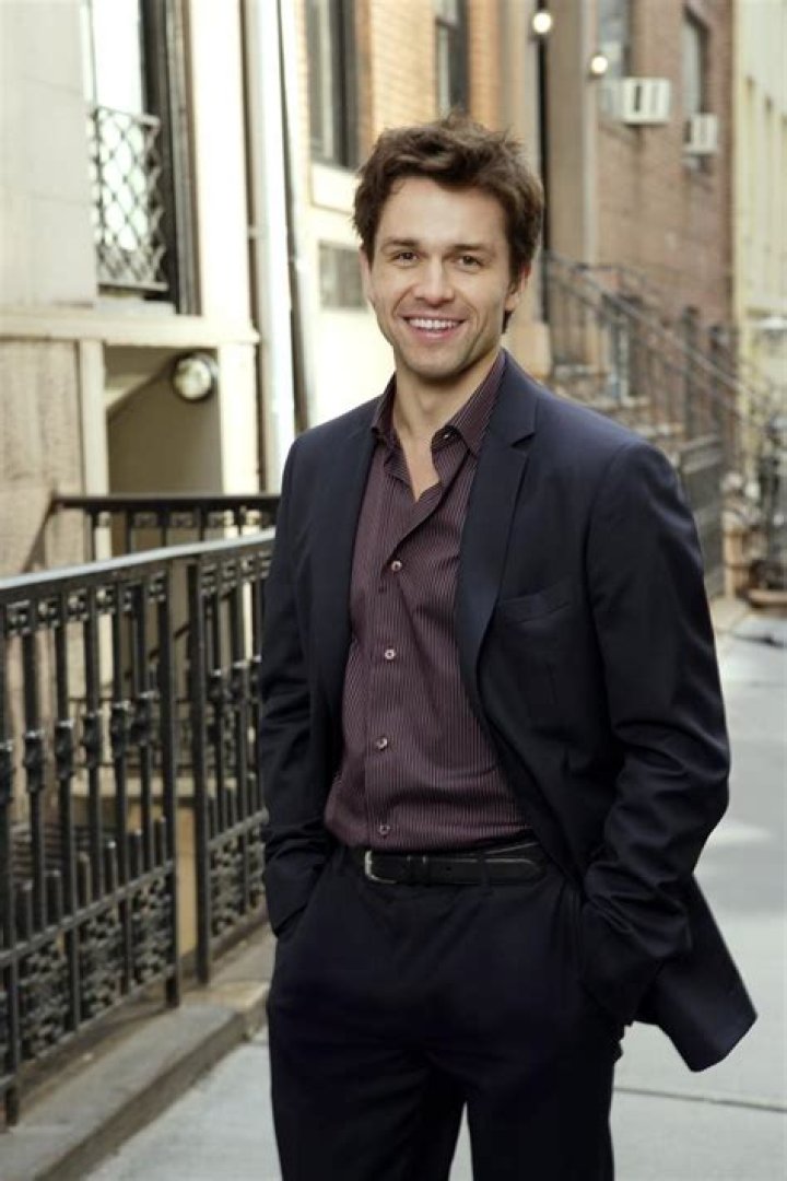 Julian Ovenden Net Worth