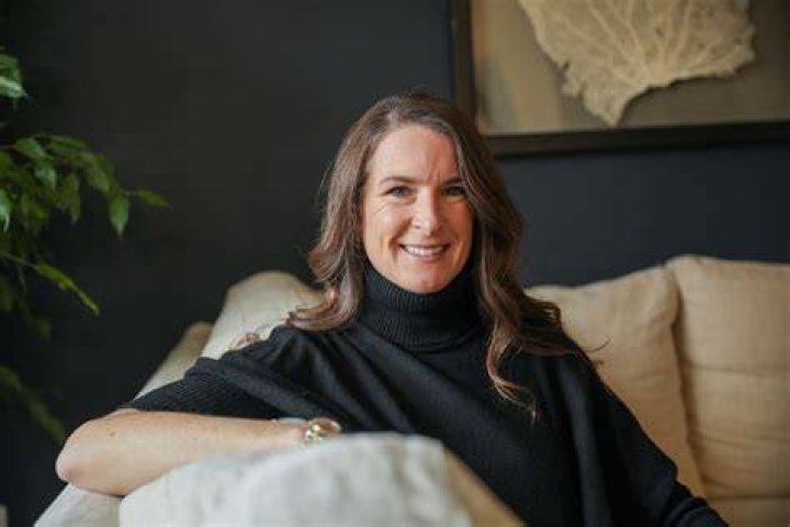 Julie Entwisle Net Worth