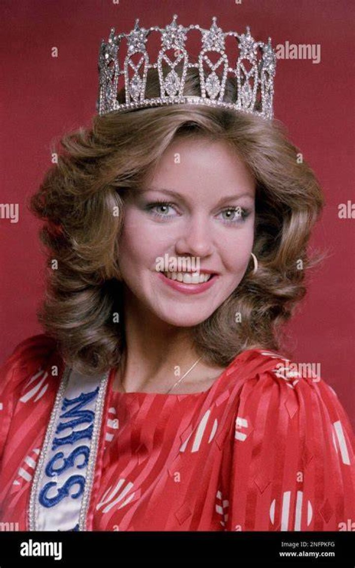 Julie Hayek Net Worth