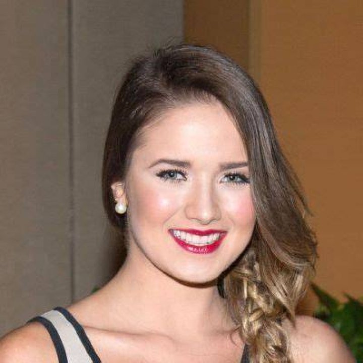 Kimberly Dos Ramos Net Worth