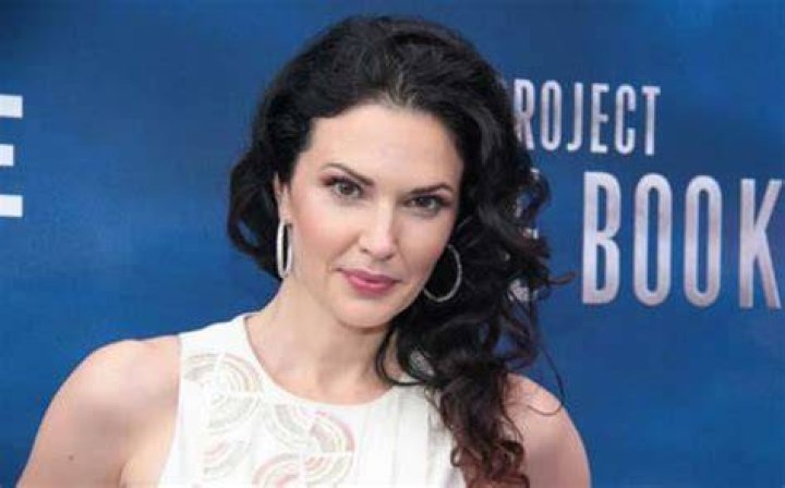 Laura Mennell Net Worth