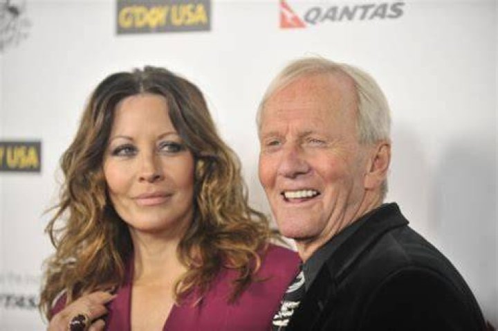 Linda Kozlowski Net Worth