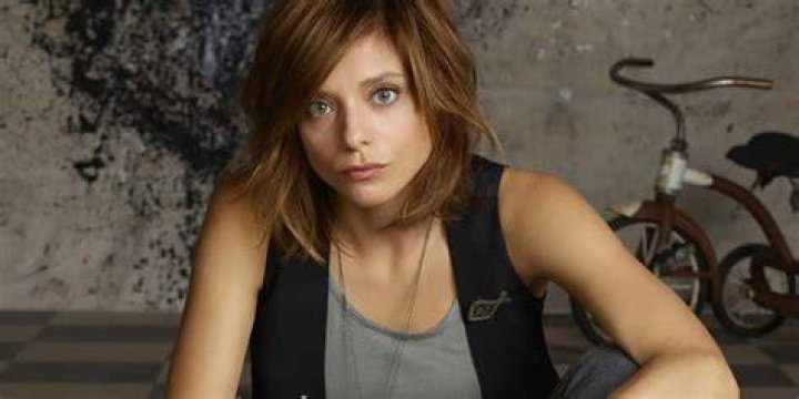 Lizzie Brocheré Net Worth