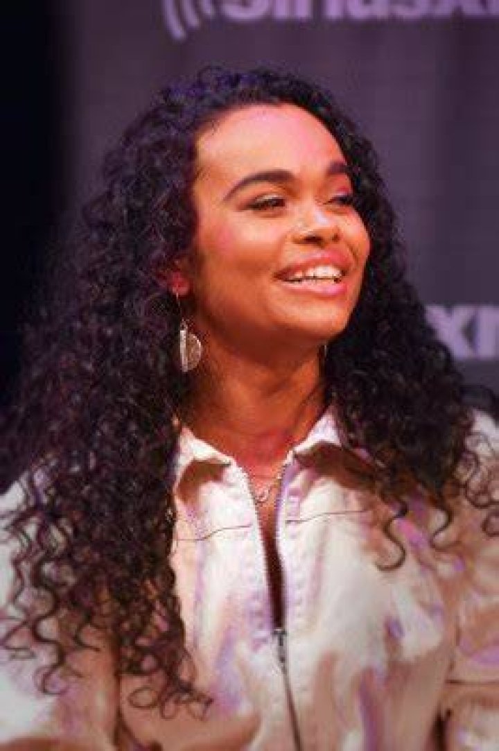 Lorna Courtney Net Worth