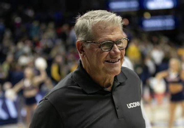 Lou Carnesecca Net Worth