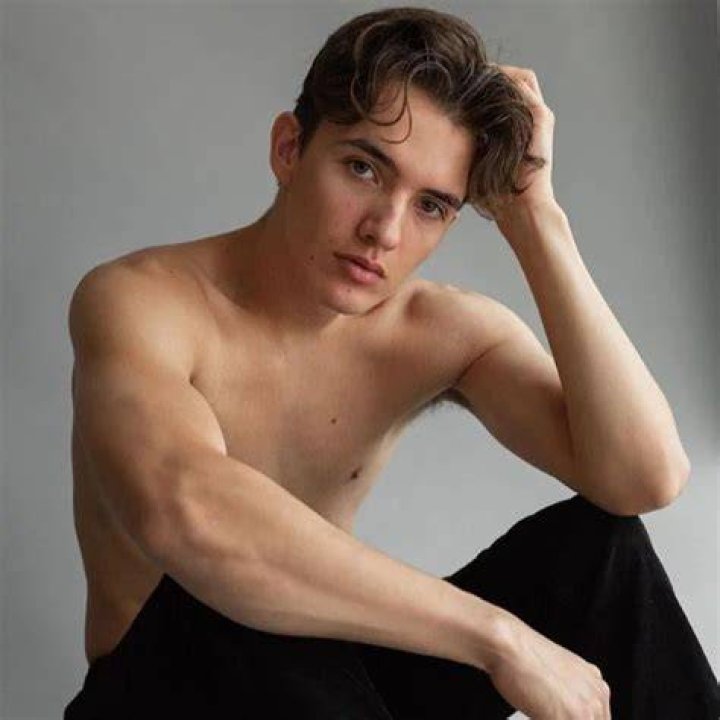 Noah Urrea Net Worth