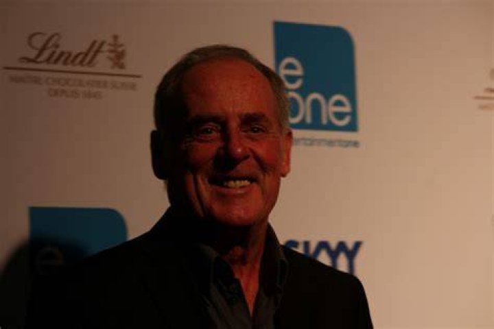 Peter MacNeill Net Worth