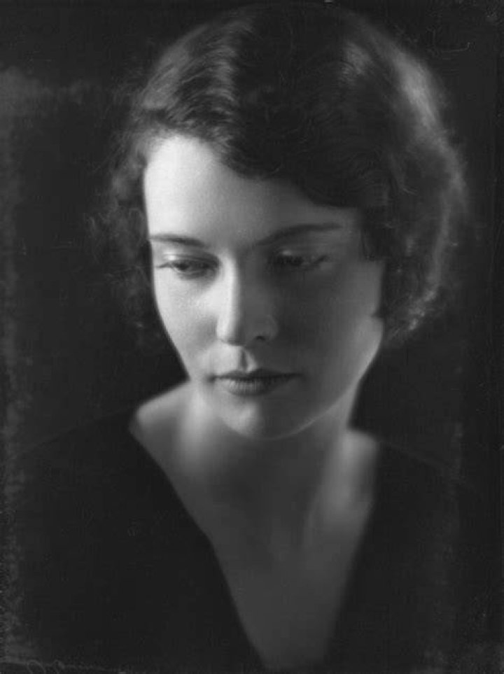 Pola Churchill Net Worth