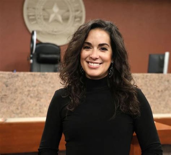 Stephanie Valle Net Worth