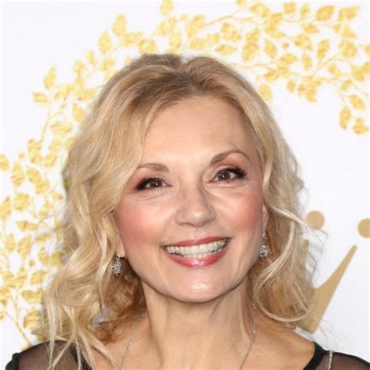 Stephanie Van Dyck Net Worth
