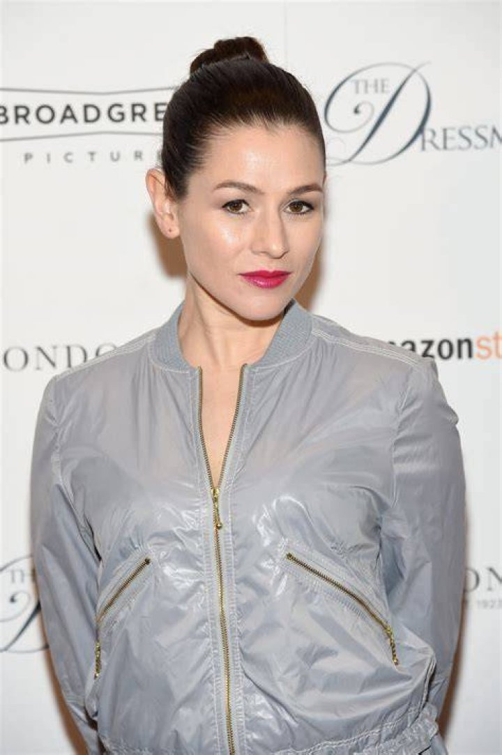 Yael Stone Net Worth