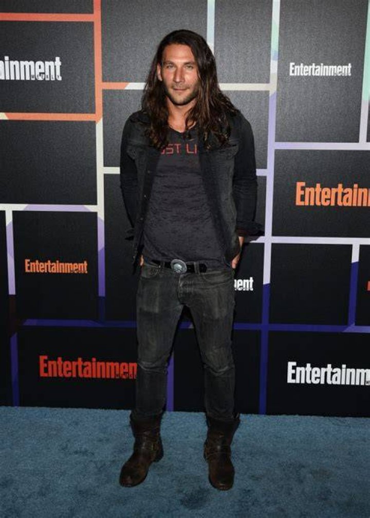 Zach McGowan Net Worth